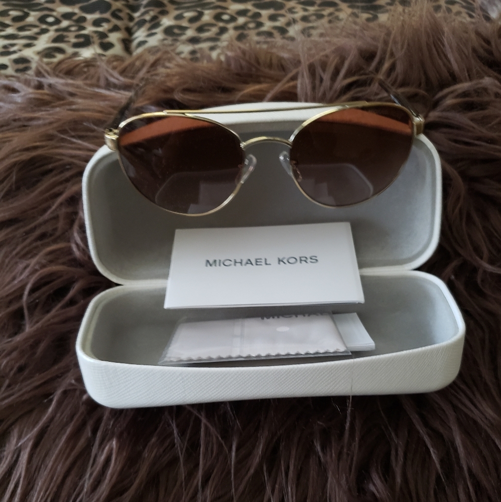 🔥Michael Kors Gradient Sunglasses